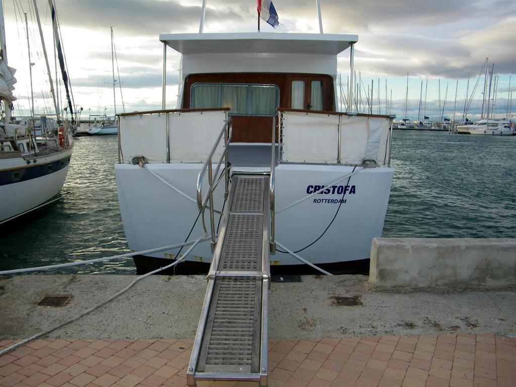 Yacht Bateau Moteur Benetti 19M Hotel Sete Ngoại thất bức ảnh